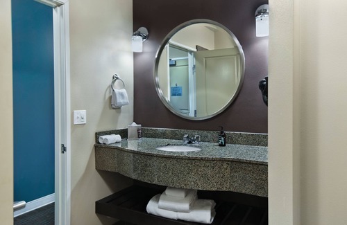 Silverdale Hotel | Oxford Suites Silverdale