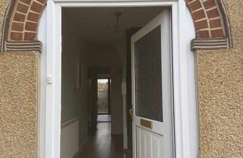 Headington Villa | Oxford Villa - 4 Bedrooms 5 Beds Sleep 8
