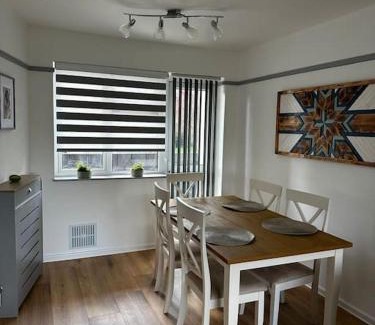 Oxford Apartment | Oxfords 5 Star Lux 2 bedroom Flat near JR 5 pax, permit parking