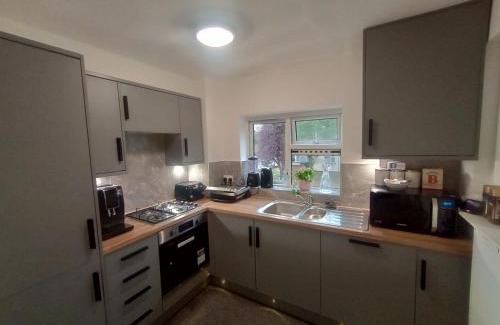 Oxford Apartment | Oxfords 5 Star Lux 2 bedroom Flat near JR 5 pax, permit parking