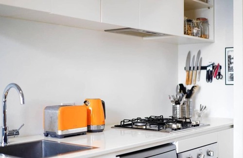 Collingwood Apartment | Oxley - 1 Bedroom Apt in the Heart of Collingwood!
