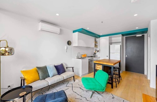 Collingwood Apartment | Oxley - 1 Bedroom Apt in the Heart of Collingwood!
