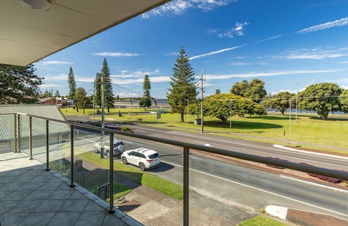 Tuncurry Apartment | Oxley 5 on the Tuncurry foreshore.