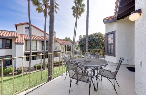 Oxnard Shores House | Oxnard Resort Townhome: Pool & Beach Access!