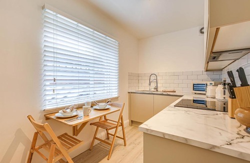 Oxted Apartment | Oxted High St