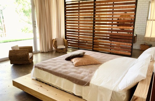 Los Brazos Hotel | Oya New Earth