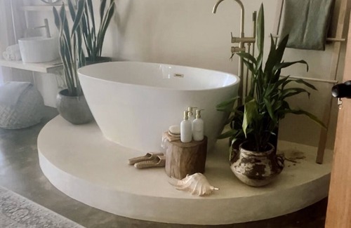 Los Brazos Hotel | Oya New Earth