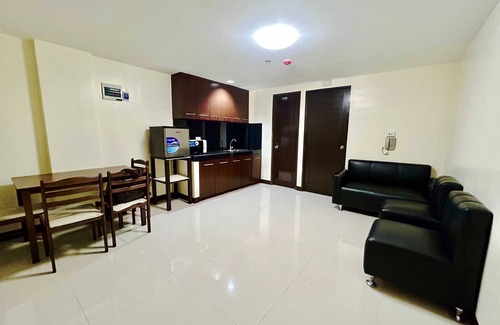 Paranaque Hotel | OYO 1045 Rayjan Apartelle