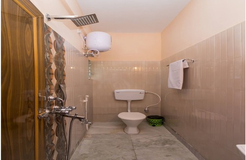 Mukundapur Hotel | OYO 11379 Jams Guest House