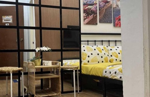 Ermita Night District Hotel | OYO 1155 Carnivale Inn