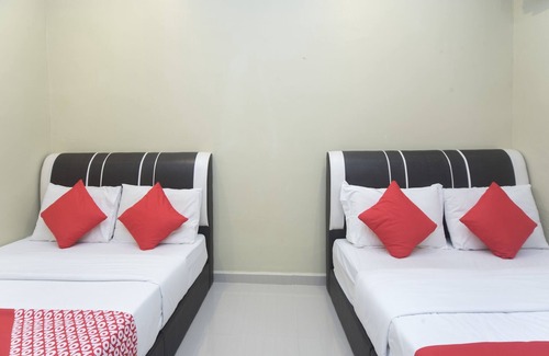 Kampung Keladi Hotel | OYO 1180 Village View Motel
