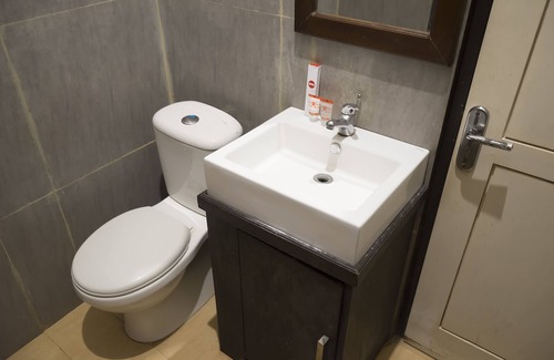 Jambi Hotel | OYO 1283 Guest House Loemajan