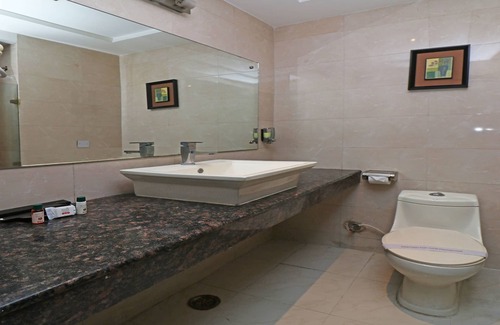 Sector 31 Hotel | OYO 13783 The Claire