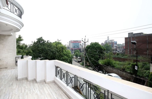 Ludhiana Apartment | OYO 16130 The Corner House