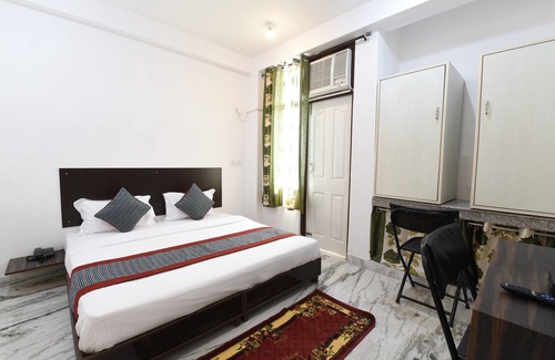 Greater Noida House | OYO 18982 OOAK Hotels Delta 1