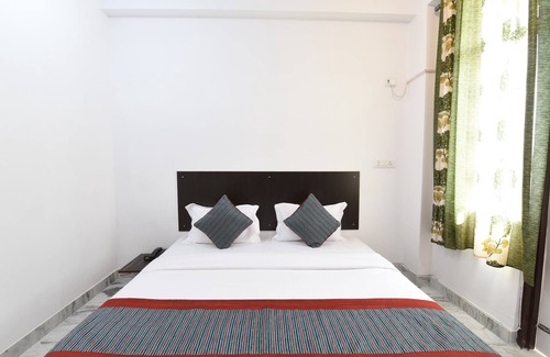 Greater Noida House | OYO 18982 OOAK Hotels Delta 1