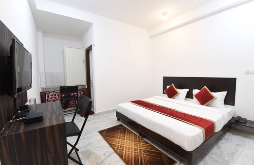 Greater Noida House | OYO 18982 OOAK Hotels Delta 1