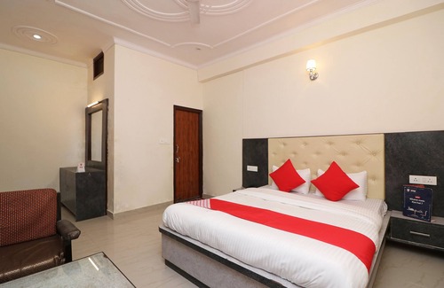 Bullawala Hotel | OYO 22359 Hotel Raj Palace