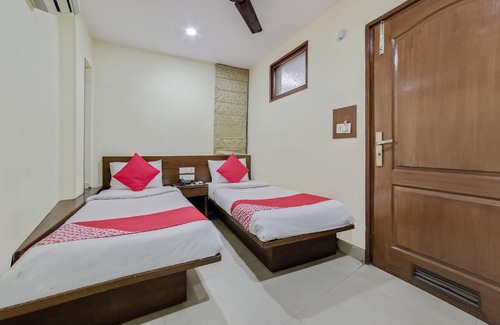 Paharganj Hotel | OYO 24437 Oxford Palace