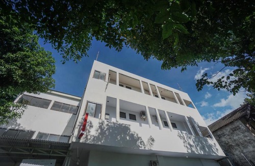Manado Hotel | OYO 2566 Putri Kesia Rooms