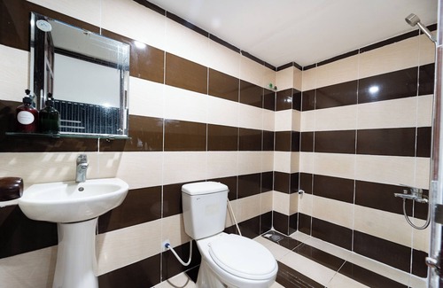 Phu Nhuan Hotel | OYO 261 Binh Dung Hotel