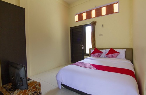 Pamekasan Hotel | OYO 3027 Griya Temenggungan Syariah