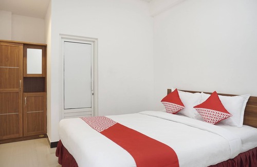 Depok Hotel | OYO 409 Pondok Helomi