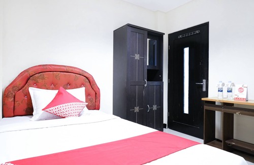Depok Hotel | OYO 409 Pondok Helomi