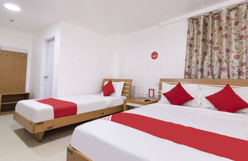 Santa Cruz Hotel | OYO 416 Lucky Hotel
