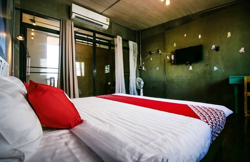 China Town Hotel | OYO 505 Ente Space Hostel