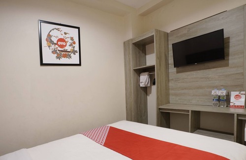 Depok Hotel | OYO 646 Kvinn Kostel
