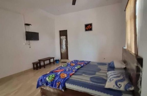 Mat Hotel | OYO 70048 Hotel Gv