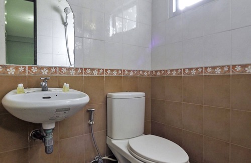 Makkasan Hotel | OYO 75362 Swagath Home