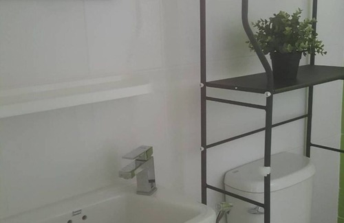 Wat Bowon Niwet Hotel | OYO 75396 Look Shine Apartment