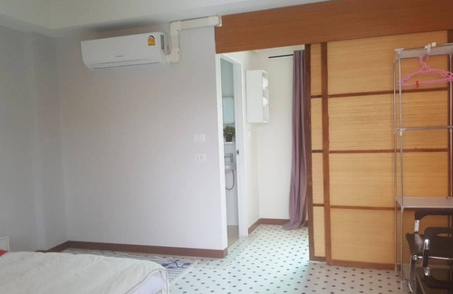 Wat Bowon Niwet Hotel | OYO 75396 Look Shine Apartment
