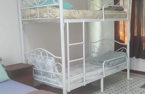 Wat Bowon Niwet Hotel | OYO 75396 Look Shine Apartment