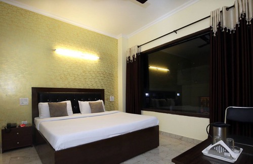 Chandigarh Hotel | OYO 7724 HOTEL PR CHANDIGARH