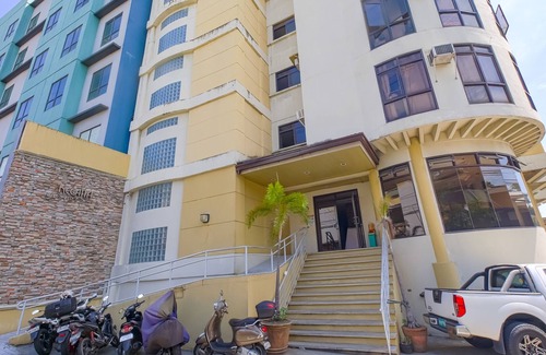 Santa Lucia Hotel | OYO 794 Regatta Residences