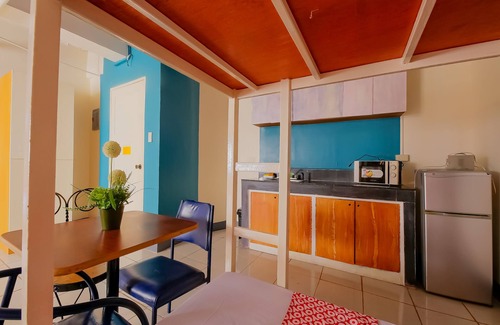 Diliman Hotel | OYO 809 Crowne One Condo