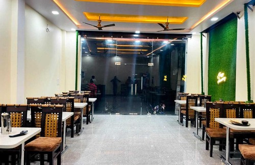 Kasganj Hotel | OYO 81025E Hotel Royal Relax