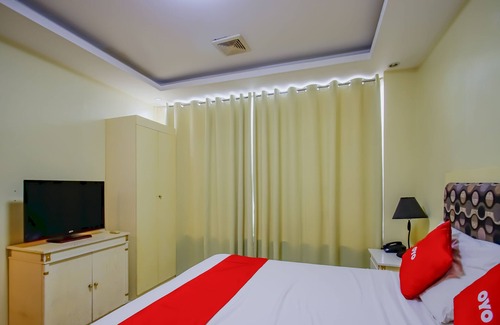 Ermita Night District Hotel | OYO 838 Manila Crown Palace Hotel