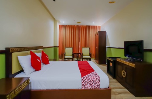 Ermita Night District Hotel | OYO 838 Manila Crown Palace Hotel