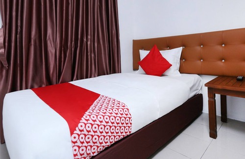 Taman Johor Jaya Hotel | OYO 89672 EG HOTEL JJ