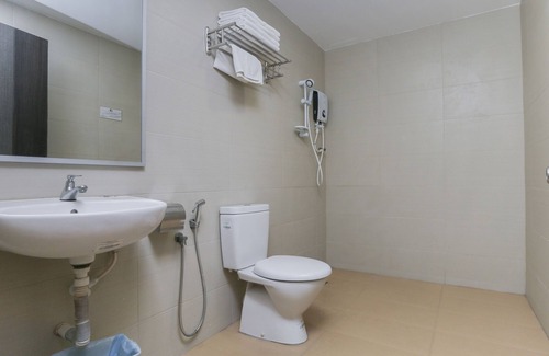 Kukup Hotel | OYO 89915 East Mount Hotel