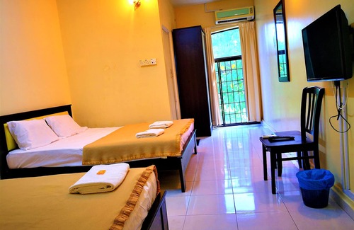 Batu Ferringhi Hotel | OYO 90159 Zahaar Hotel