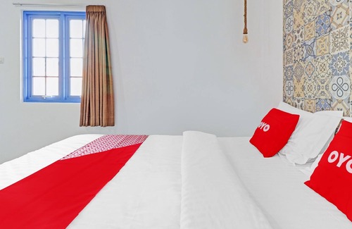 Karawang Hotel | OYO 90510 Sand's Residence