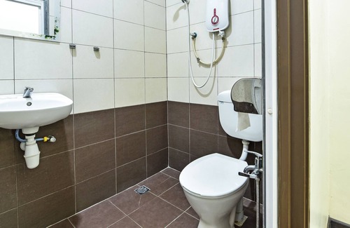 Taman Johor Jaya Hotel | OYO 90626 Hotel Ezzyhome Johor Jaya