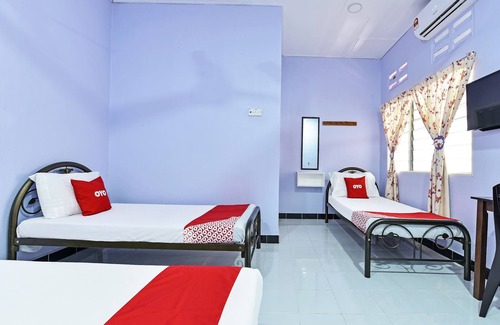 Kuala Teriang Hotel | OYO 90660 Rayyans Roomstay