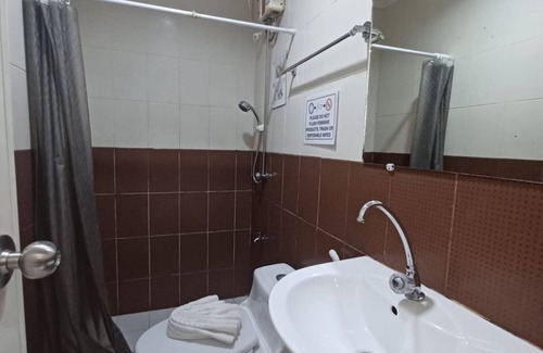 Don Bosco Hotel | OYO 908 153 Silverio Suites