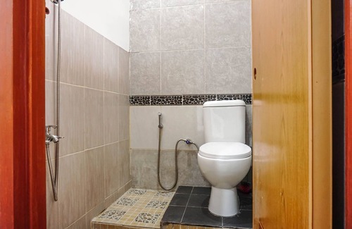 Ciputat Timur Hotel | OYO 90846 Guesthouse Bintaro Asri Syariah